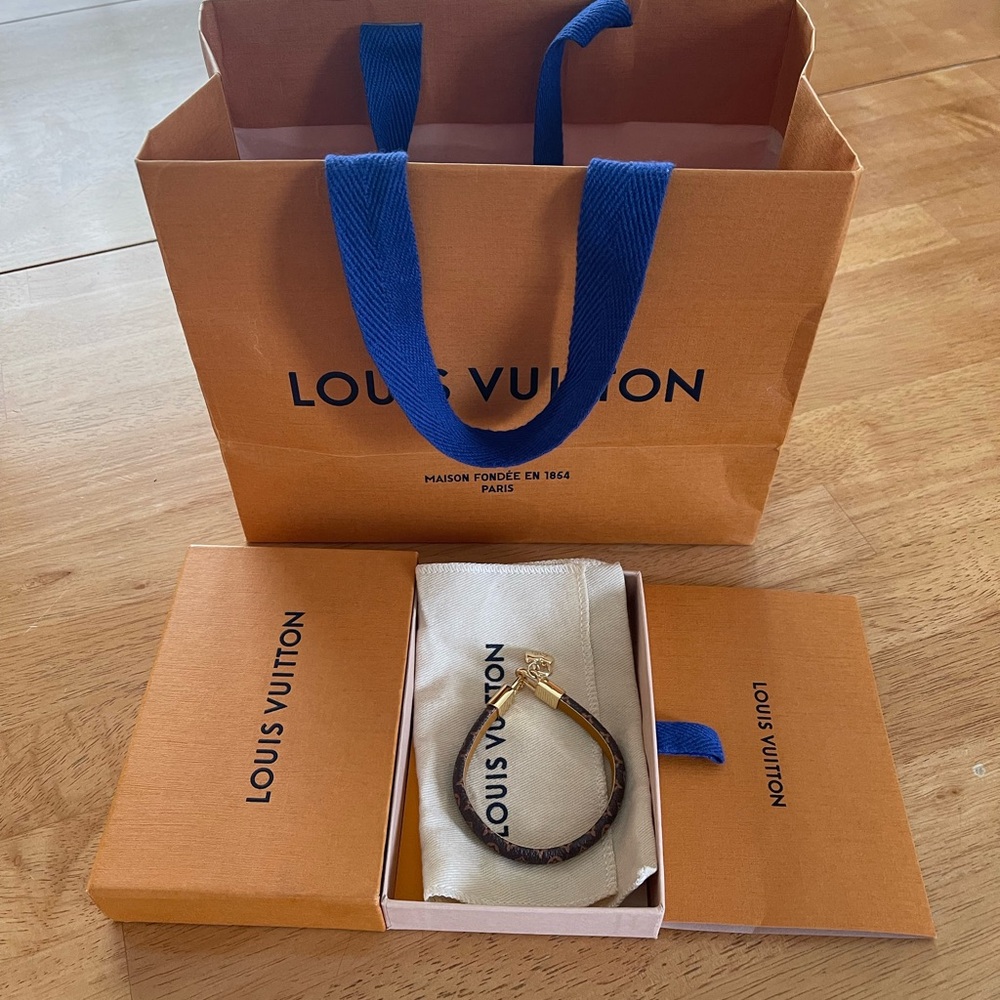 Heart Louis Vuitton Elegant Brown and Gold Bracelet